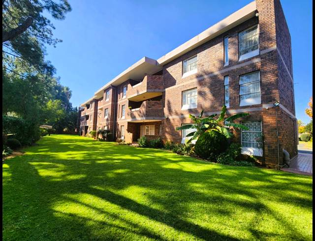 2 BEDROOM FLAT FOR SALE IN THREE RIVERS PROPER